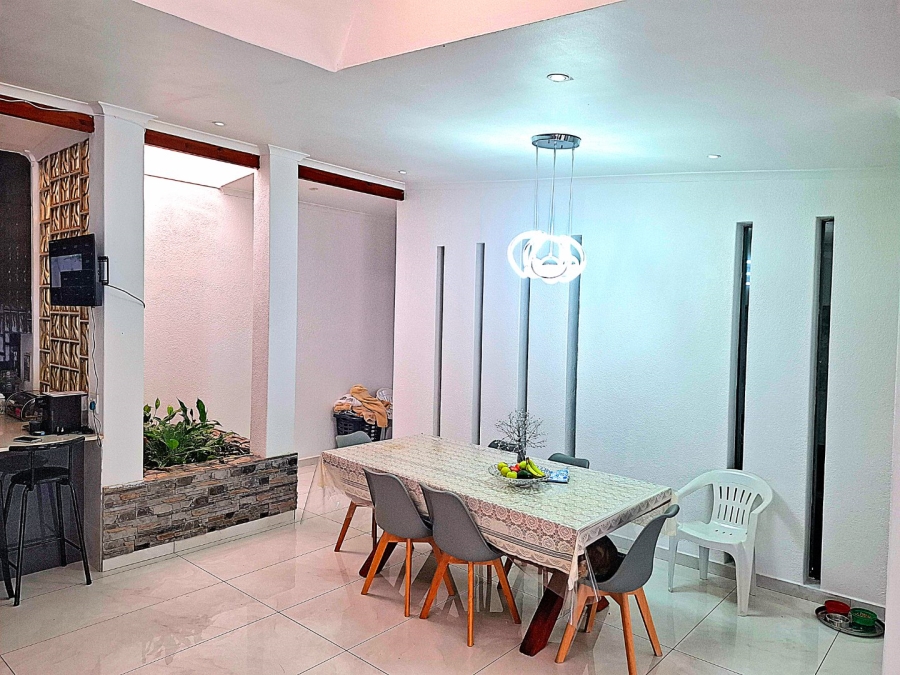 4 Bedroom Property for Sale in Welgelegen 3 Western Cape